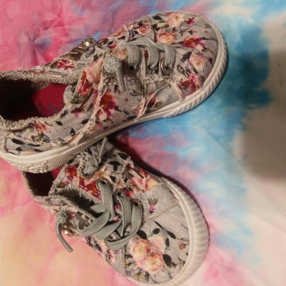 Blow fish sneakers
